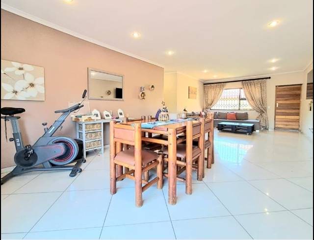 3 BEDROOM TOWNHOUSE FOR SALE IN RACEVIEW